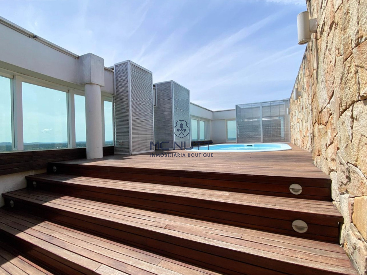 Apartamento Ref.697/ - Excepcional Penthouse en mansa