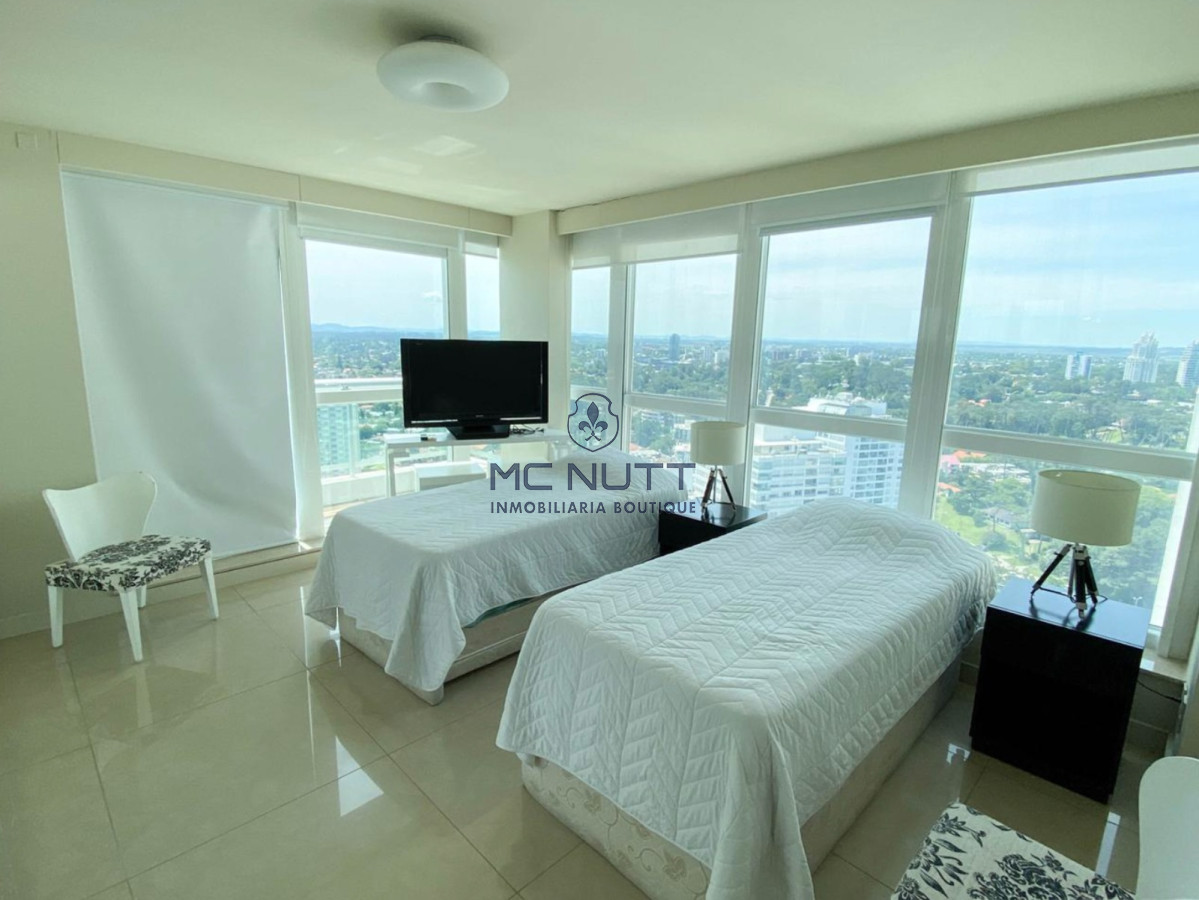 Apartamento Ref.697/ - Excepcional Penthouse en mansa