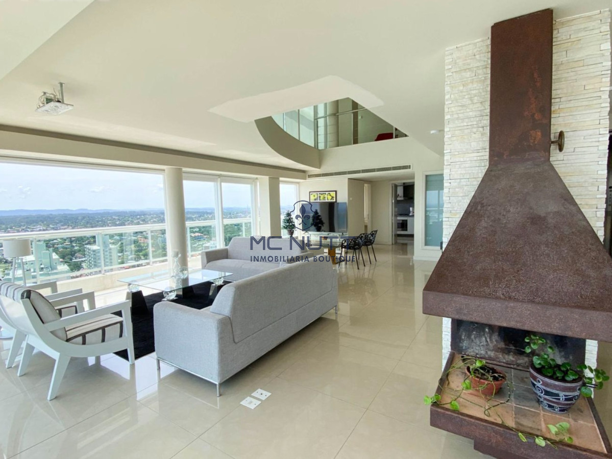 Apartamento Ref.697/ - Excepcional Penthouse en mansa