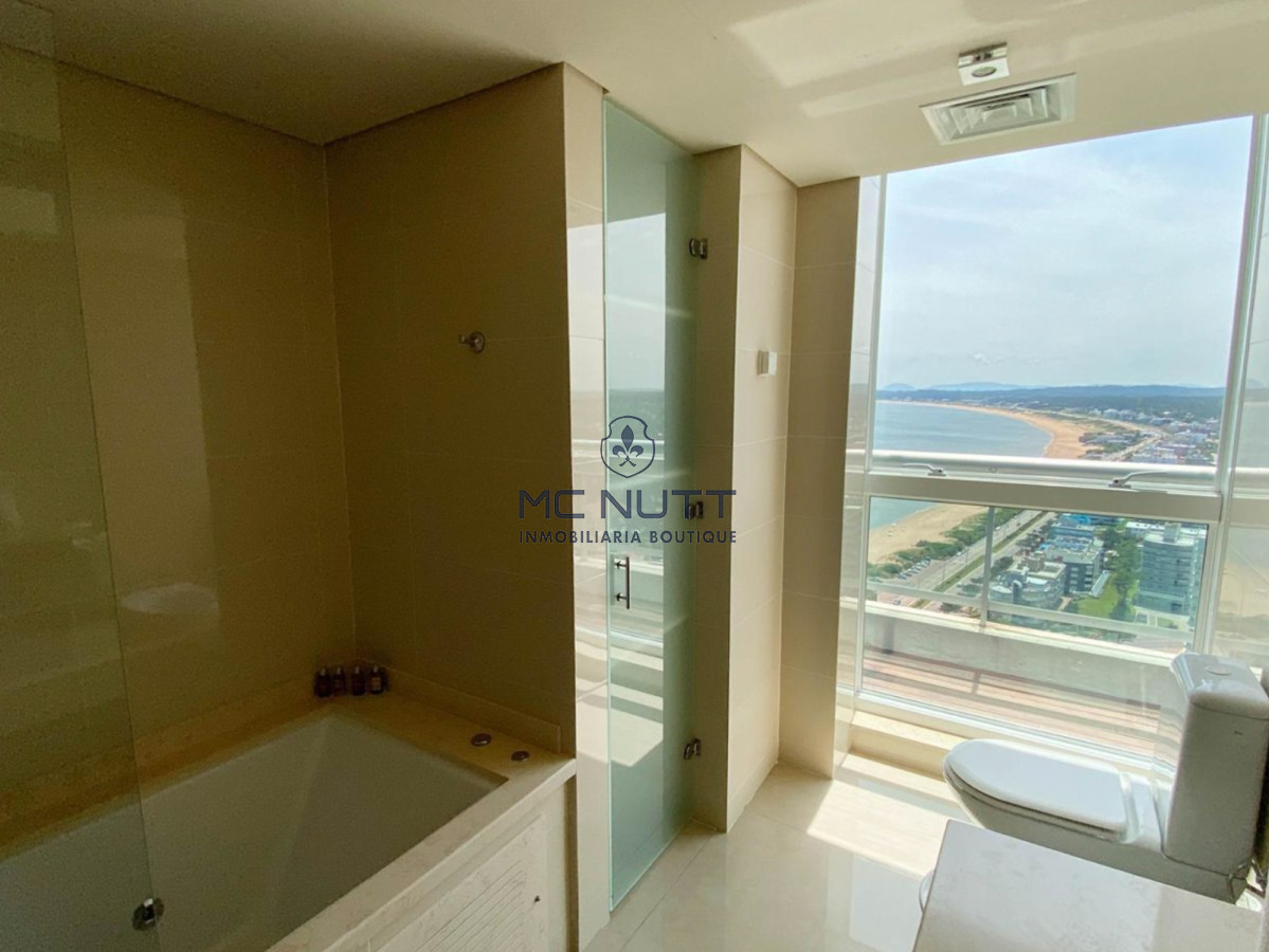 Apartamento Ref.697/ - Excepcional Penthouse en mansa