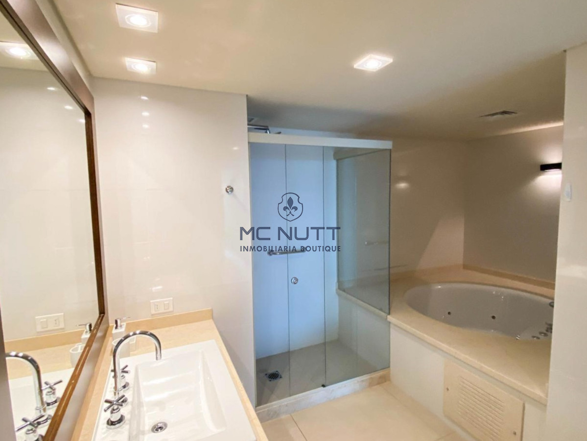 Apartamento Ref.697/ - Excepcional Penthouse en mansa