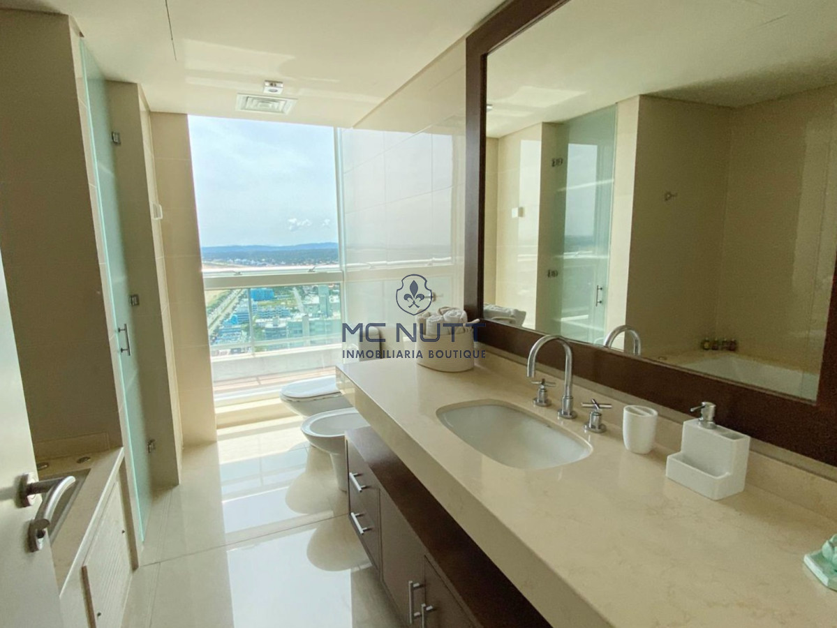 Apartamento Ref.697/ - Excepcional Penthouse en mansa