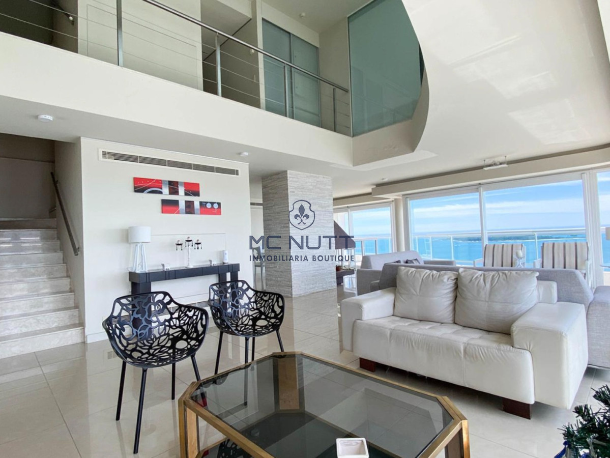 Apartamento Ref.697/ - Excepcional Penthouse en mansa