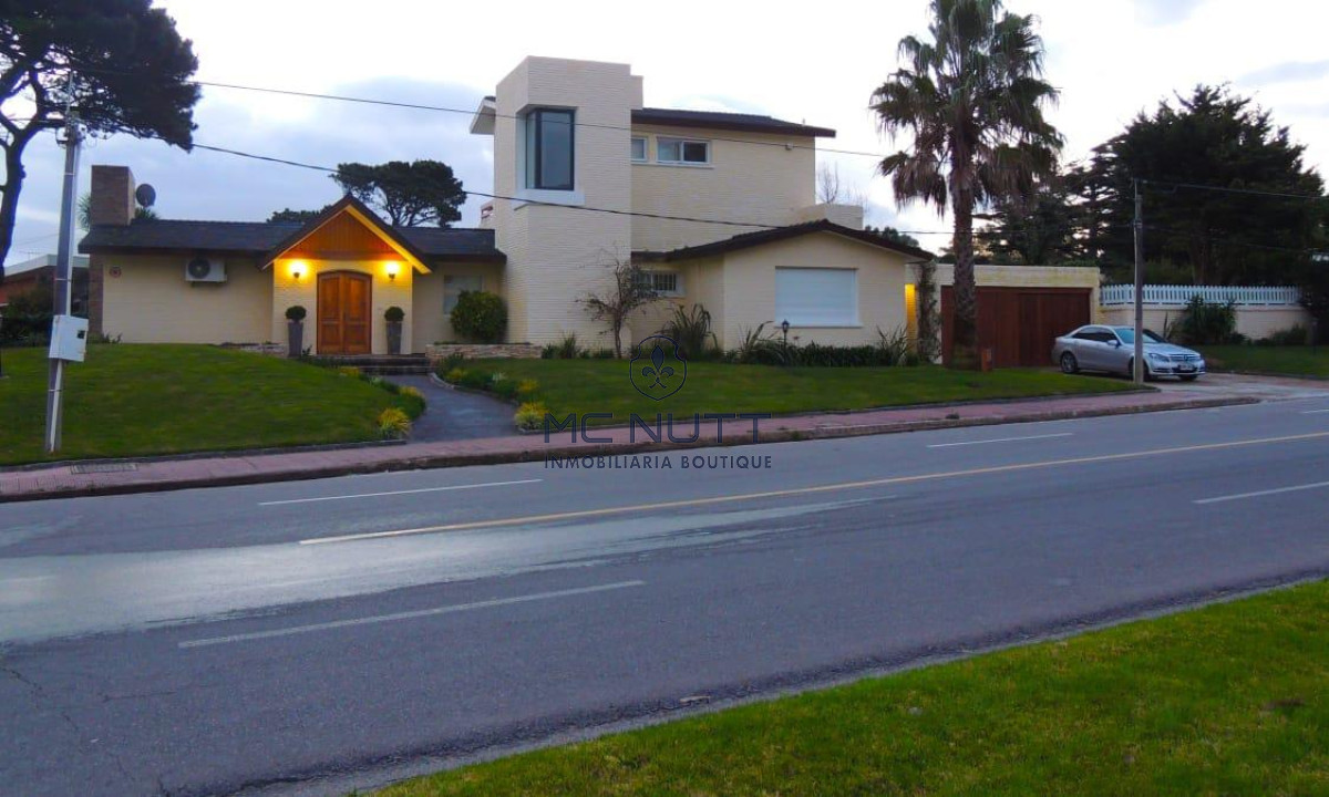 Casa ID.622/ - Casa en venta y alquiler a una cuadra de playa mansa