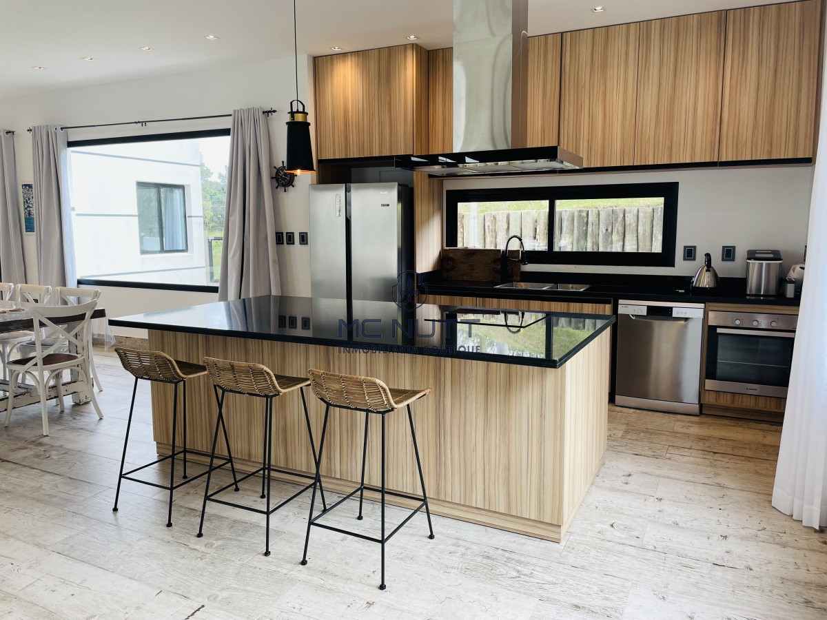 Casa ID.616/ - Hermosa casa en Acres de Solanas