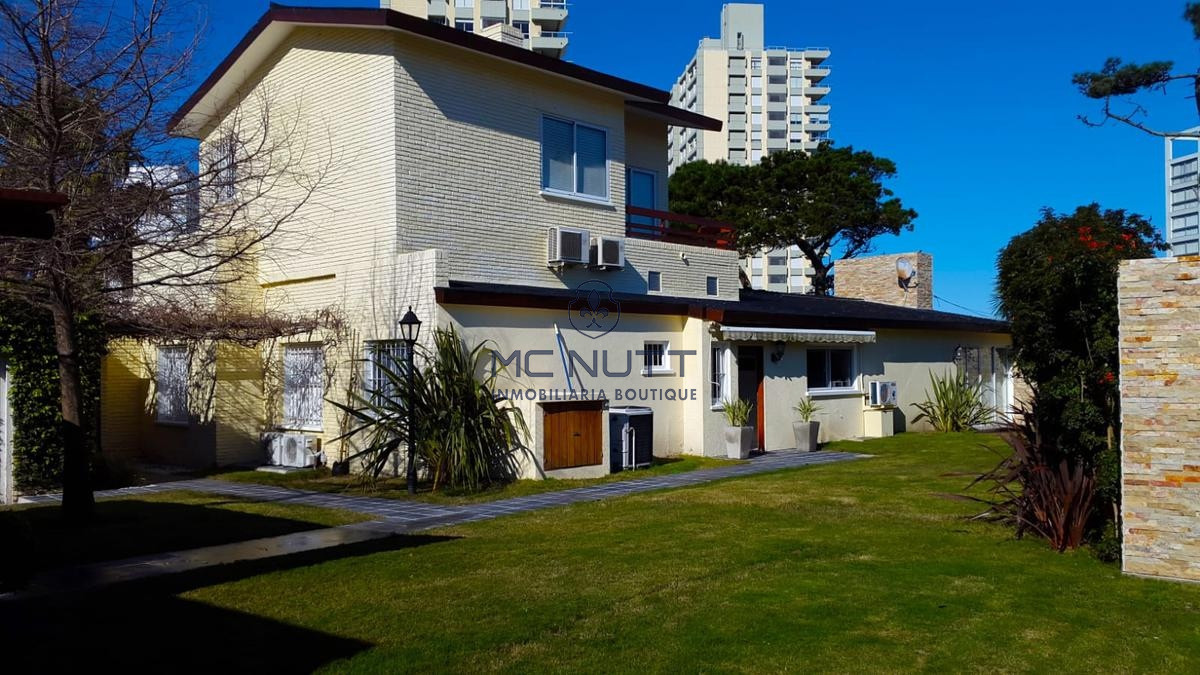 Casa ID.622/ - Casa en venta y alquiler a una cuadra de playa mansa
