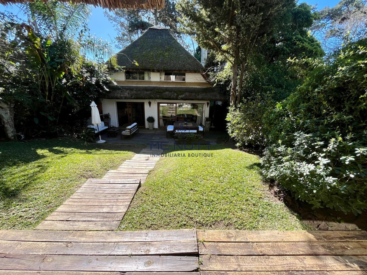 Casa ID.652/ - AMPLIA PROPIEDAD EN VENTA EN MANSA
