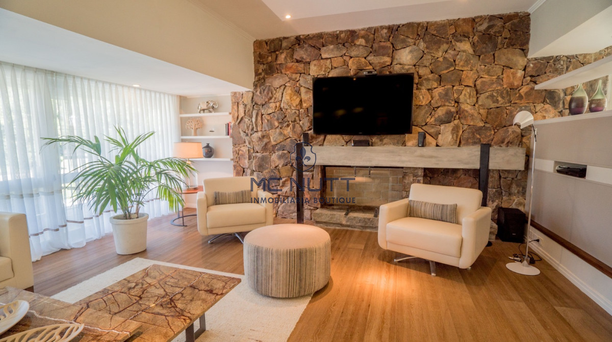 Casa ID.628/ - Casa de alta categoría en el corazón de Punta del Este