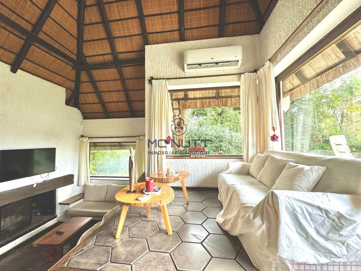 Casa ID.384/ - Amplia casa a 200 metros del mar