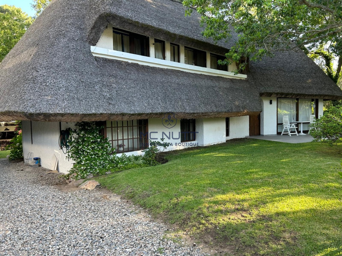 Casa ID.384/ - Amplia casa a 200 metros del mar