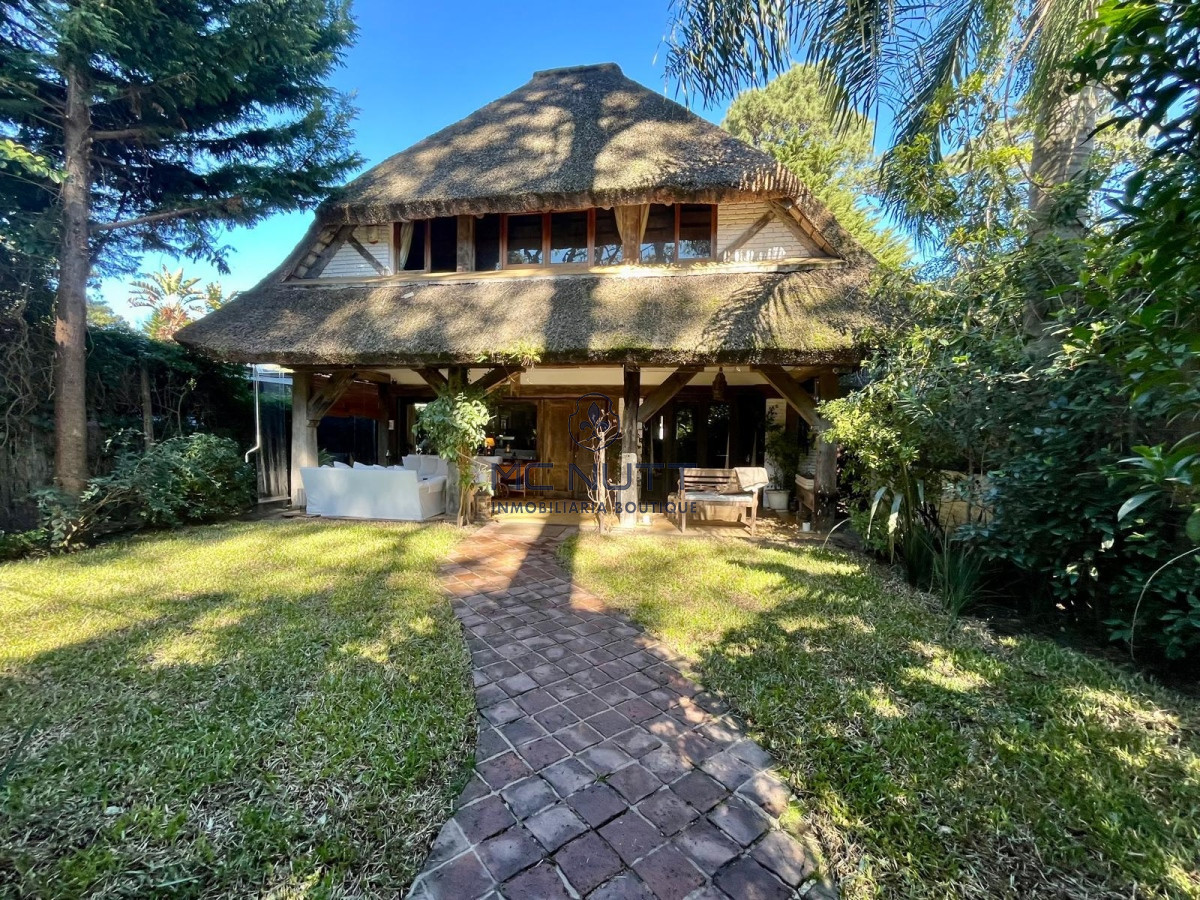 Casa ID.652/ - AMPLIA PROPIEDAD EN VENTA EN MANSA