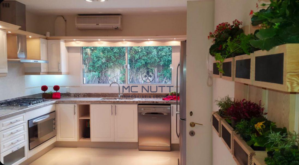 Casa ID.622/ - Casa en venta y alquiler a una cuadra de playa mansa