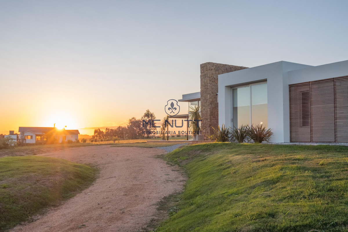 Casa ID.68/ - Casa en  Barrio Privado