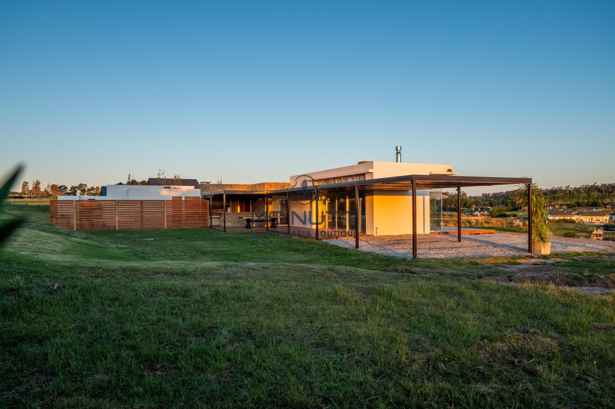 Casa ID.68/ - Casa en  Barrio Privado