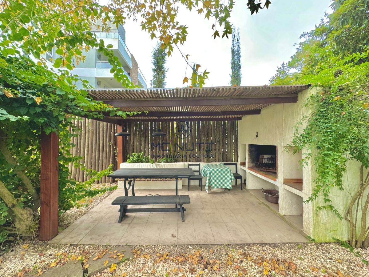 Casa ID.384/ - Amplia casa a 200 metros del mar