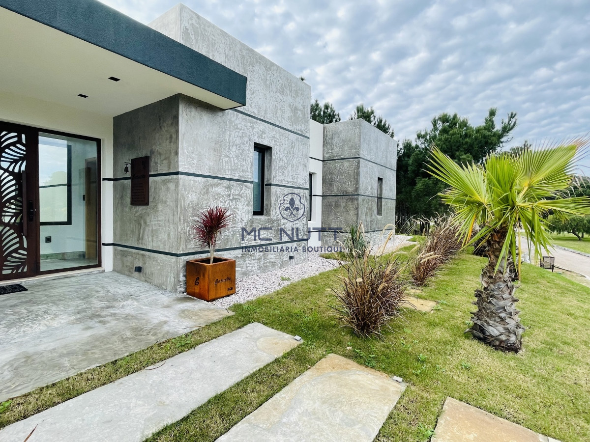 Casa ID.616/ - Hermosa casa en Acres de Solanas