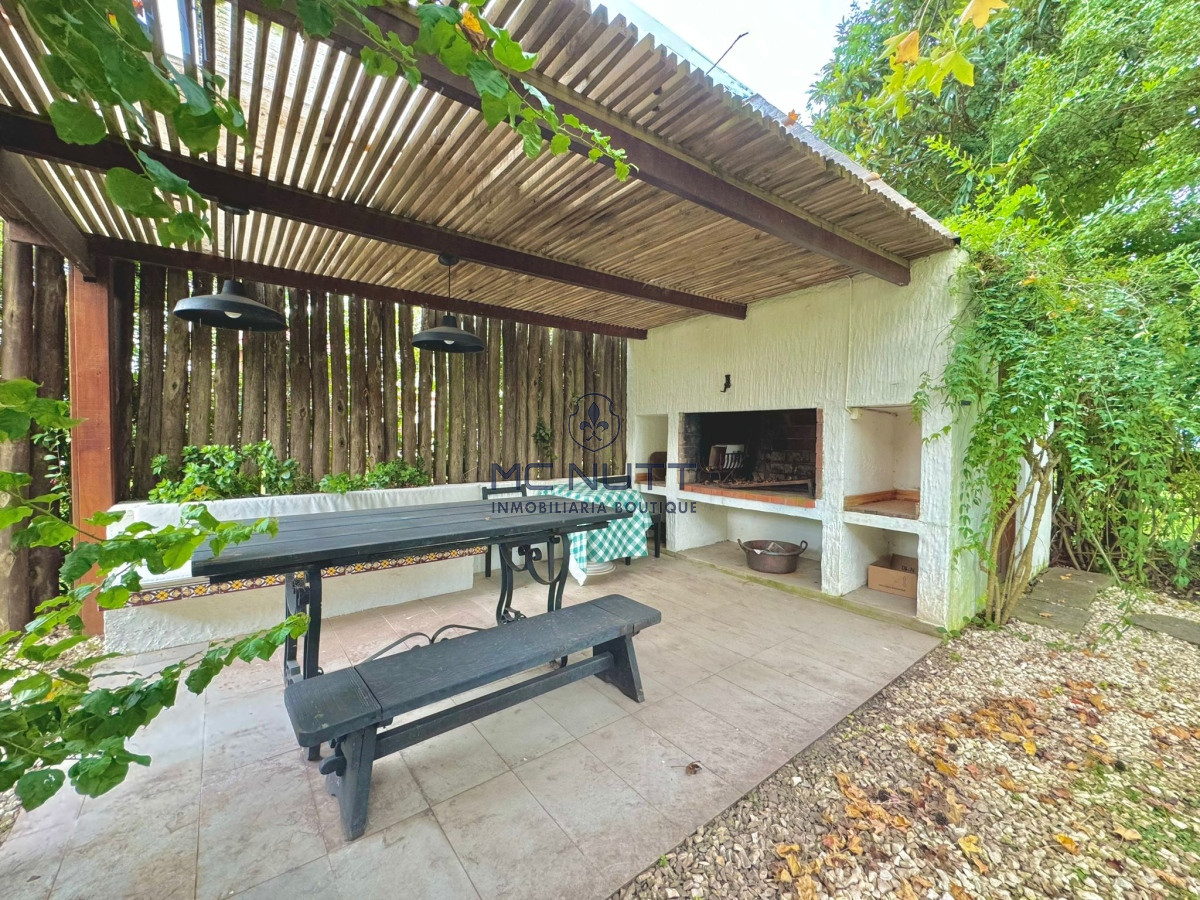 Casa ID.384/ - Amplia casa a 200 metros del mar