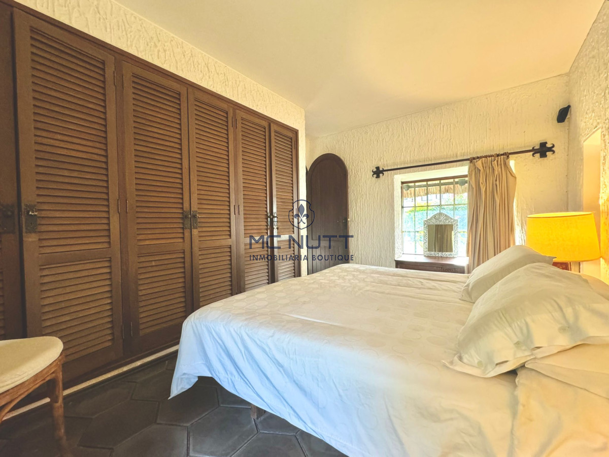 Casa ID.384/ - Amplia casa a 200 metros del mar