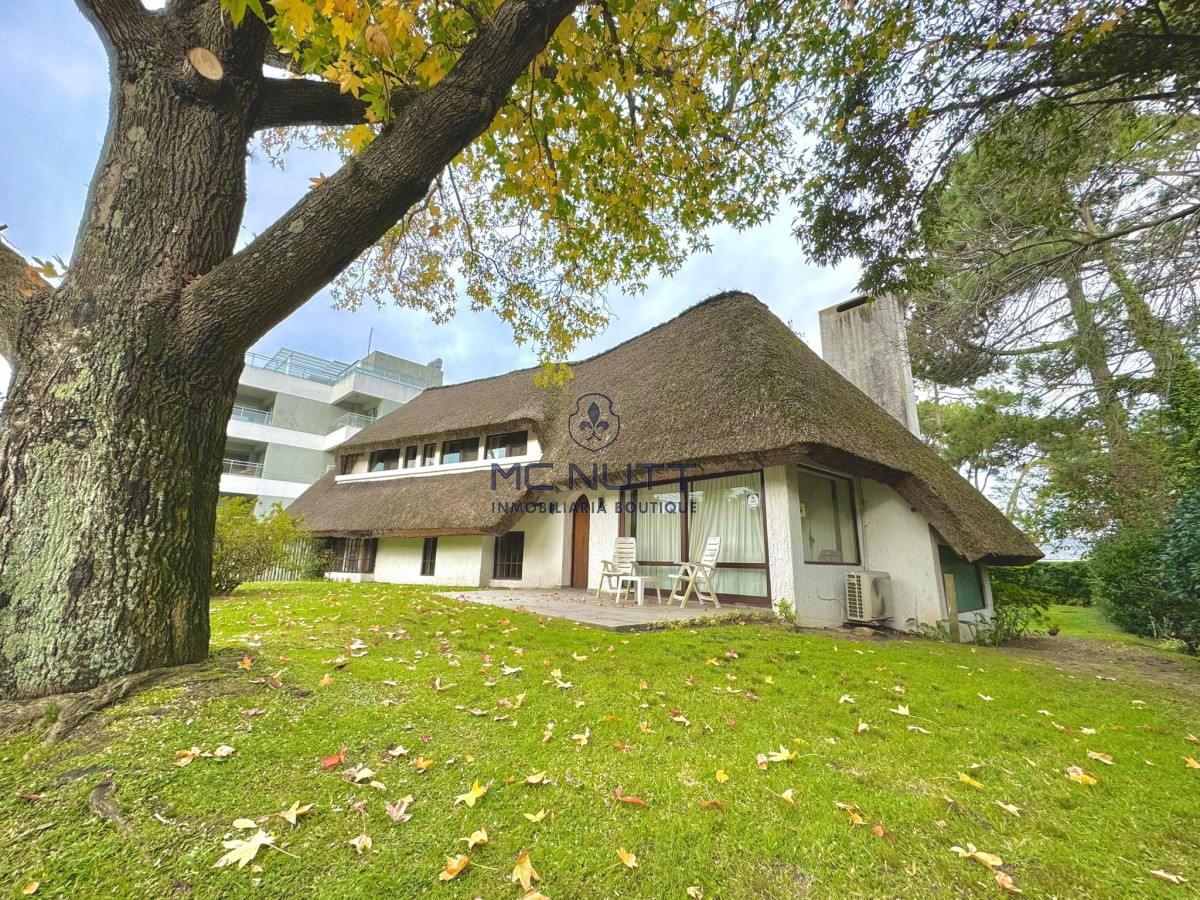 Casa ID.384/ - Amplia casa a 200 metros del mar