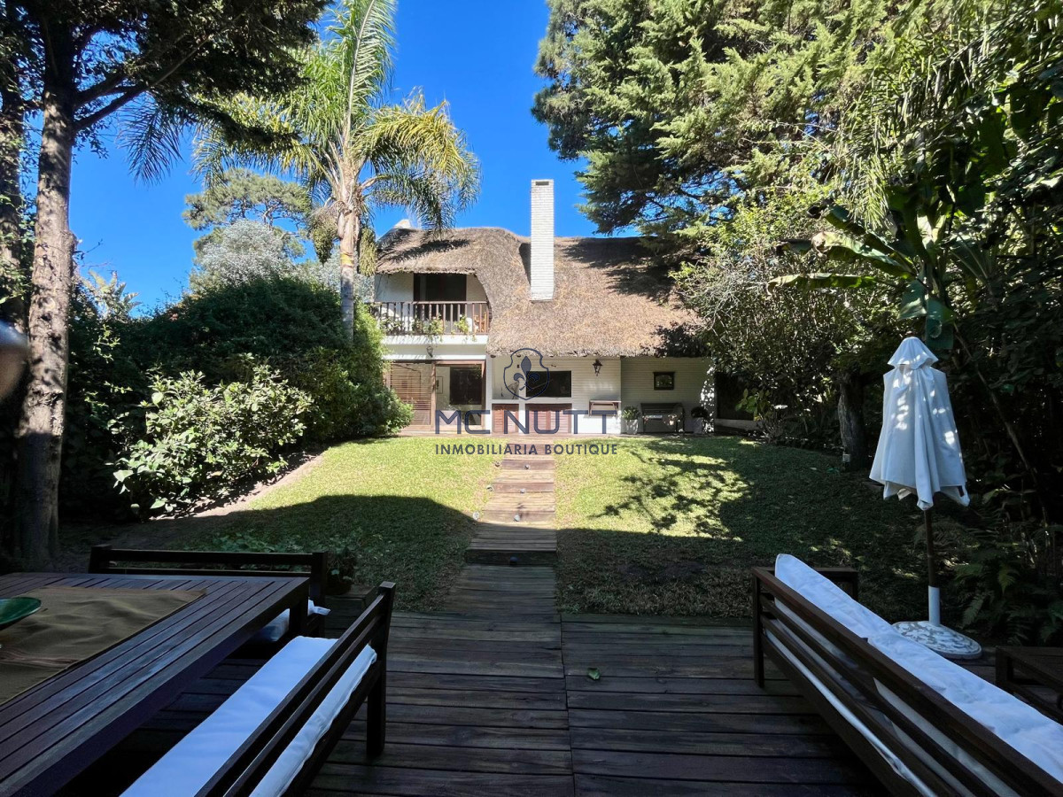 Casa ID.652/ - AMPLIA PROPIEDAD EN VENTA EN MANSA