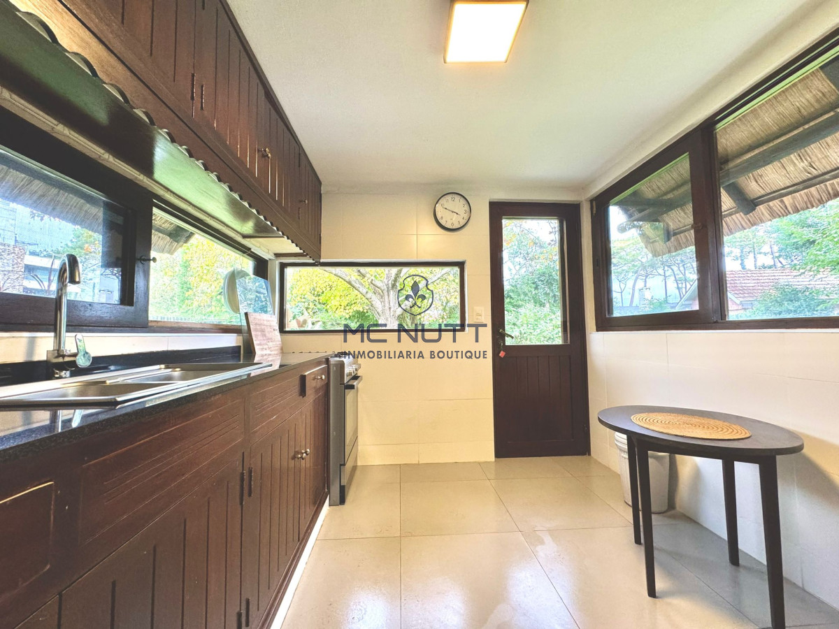 Casa ID.384/ - Amplia casa a 200 metros del mar