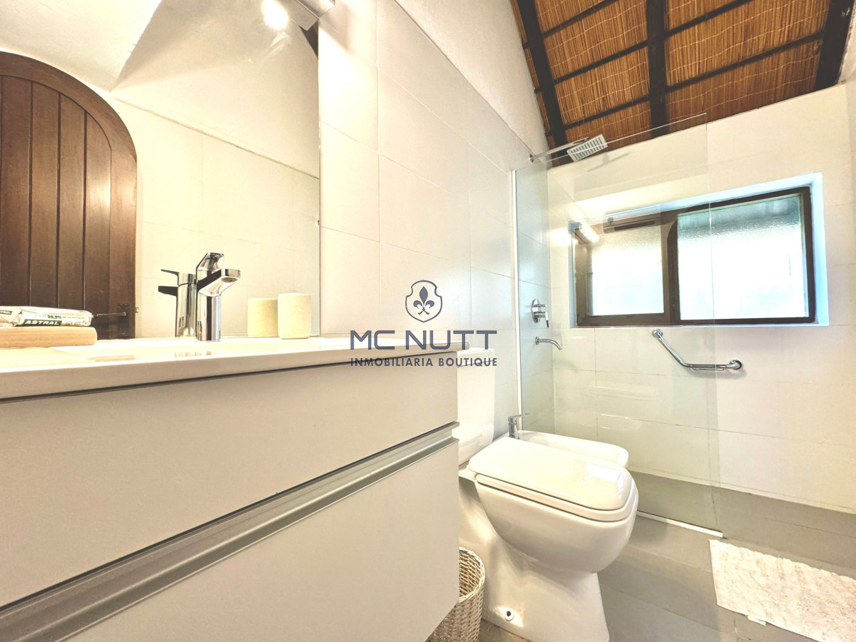 Casa ID.384/ - Amplia casa a 200 metros del mar