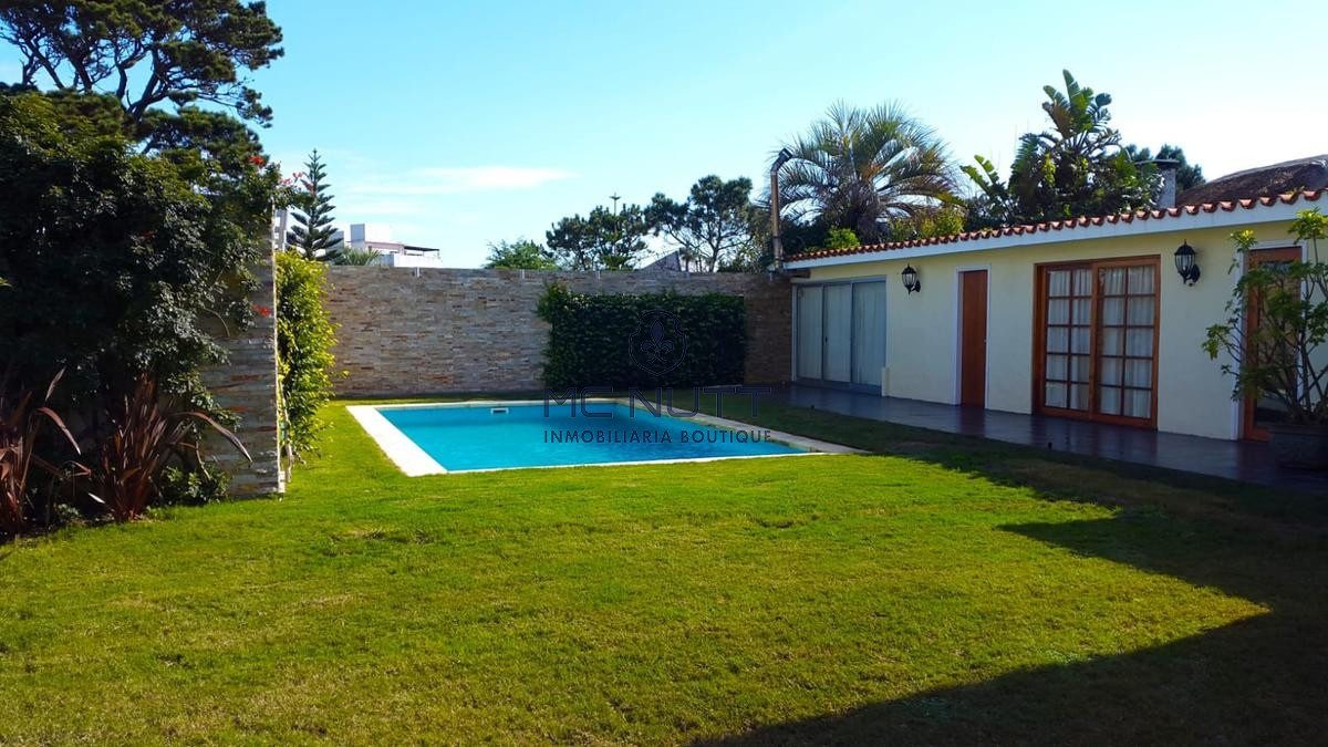 Casa ID.622/ - Casa en venta y alquiler a una cuadra de playa mansa