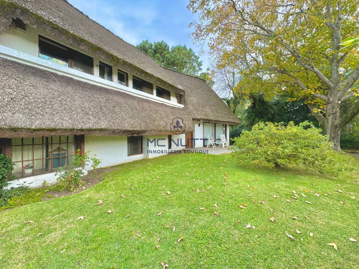 Casa ID.384/ - Amplia casa a 200 metros del mar