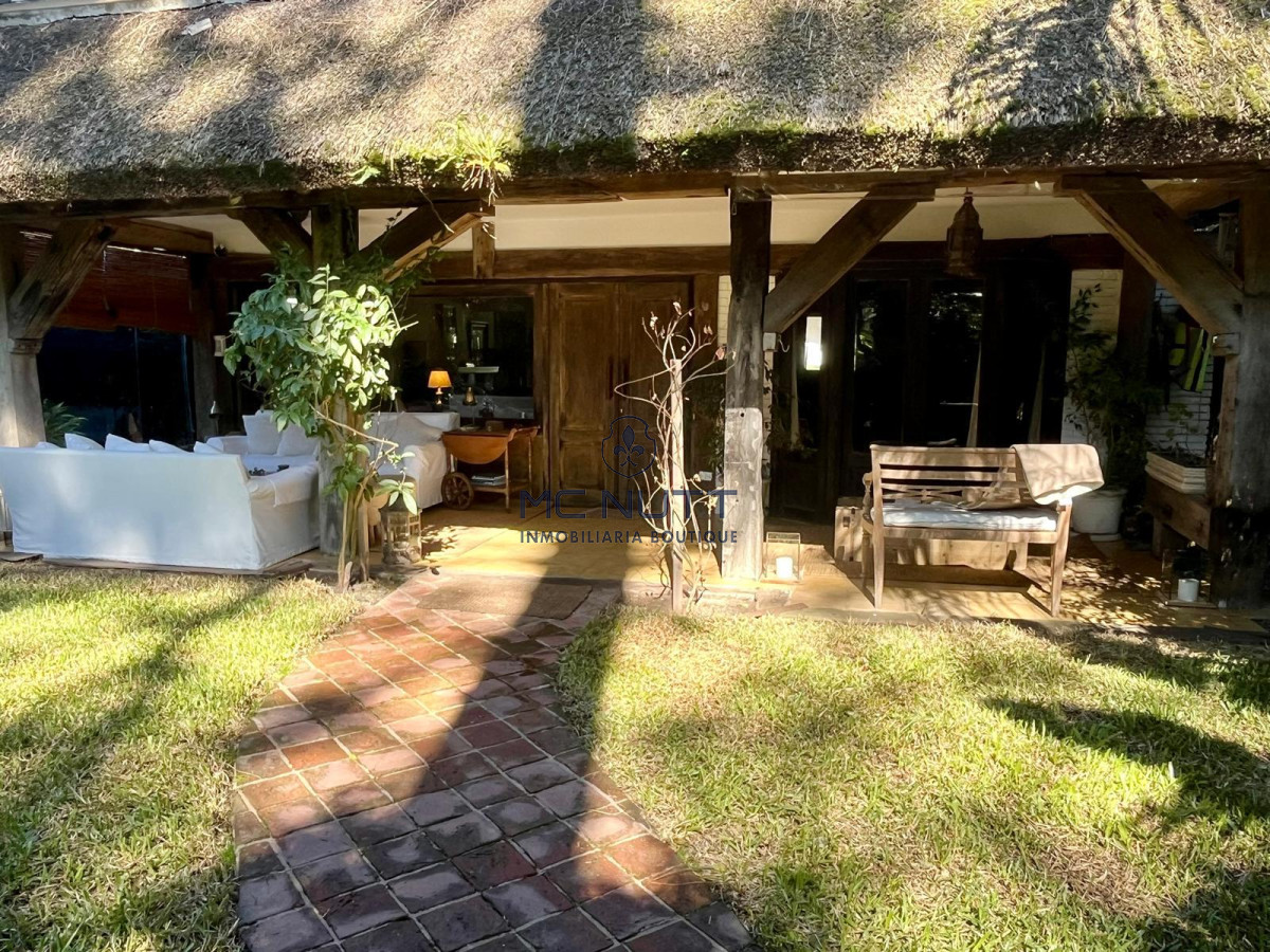Casa ID.652/ - AMPLIA PROPIEDAD EN VENTA EN MANSA