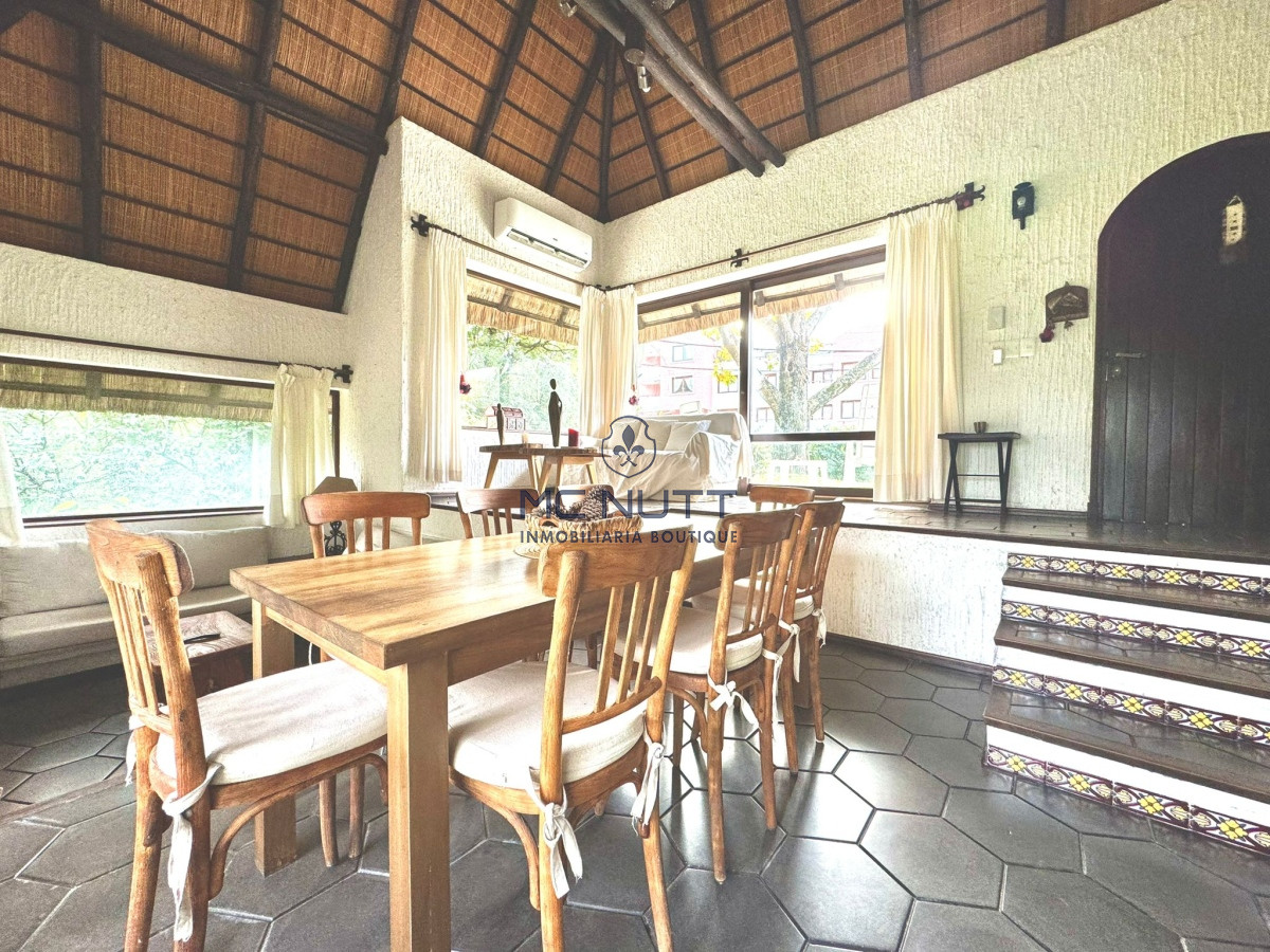 Casa ID.384/ - Amplia casa a 200 metros del mar