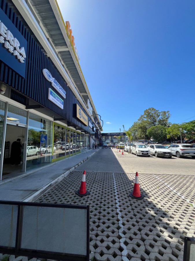 Local Comercial ID.798/ - LOCAL EN VENTA EN MALDONADO