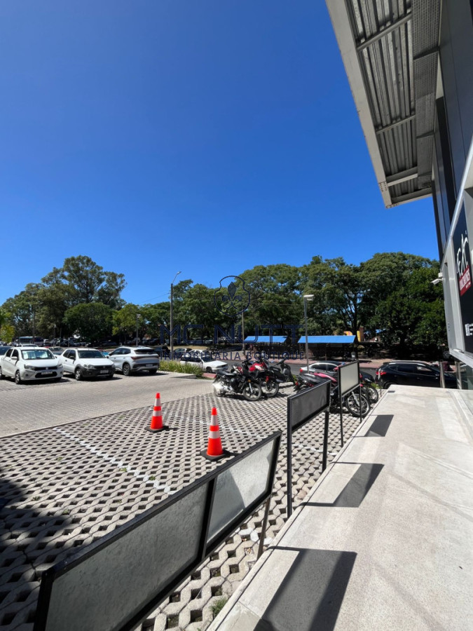Local Comercial ID.798/ - LOCAL EN VENTA EN MALDONADO