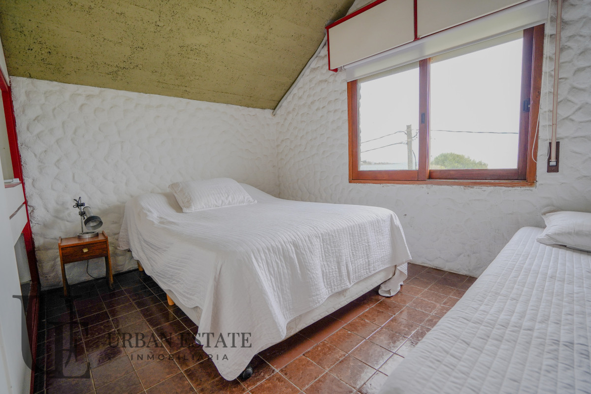 Casa ID.579 - Venta Casa 3 Dormitorios Frente Al Mar, En Playa Hermosa 