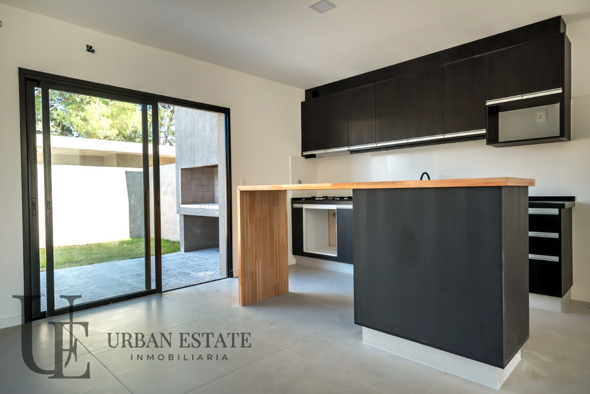 Casa ID.389 - Venta Duplex 3 dormitorios 3 baños Medanos de Solymar 