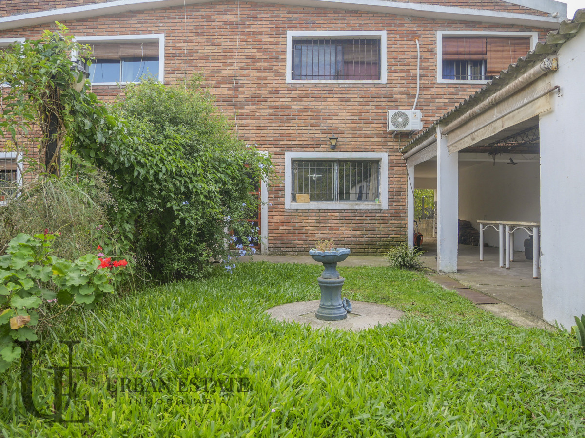 Casa ID.563 - Venta Casa 9 Dormitorios 4 Baños, En La Floresta