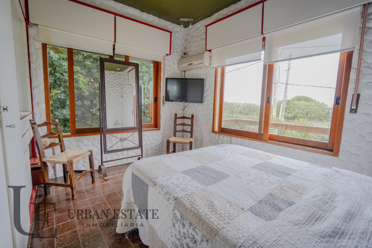 Casa ID.579 - Venta Casa 3 Dormitorios Frente Al Mar, En Playa Hermosa 