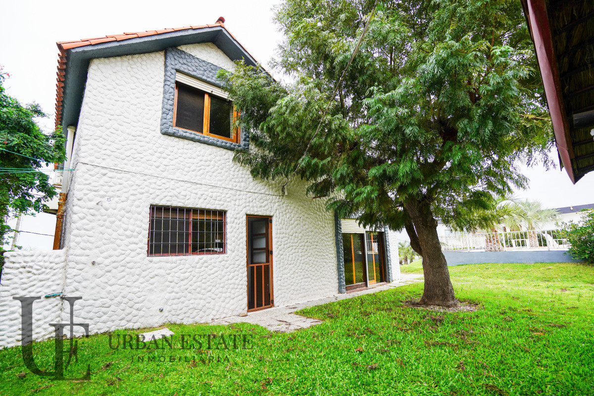 Casa ID.579 - Venta Casa 3 Dormitorios Frente Al Mar, En Playa Hermosa 