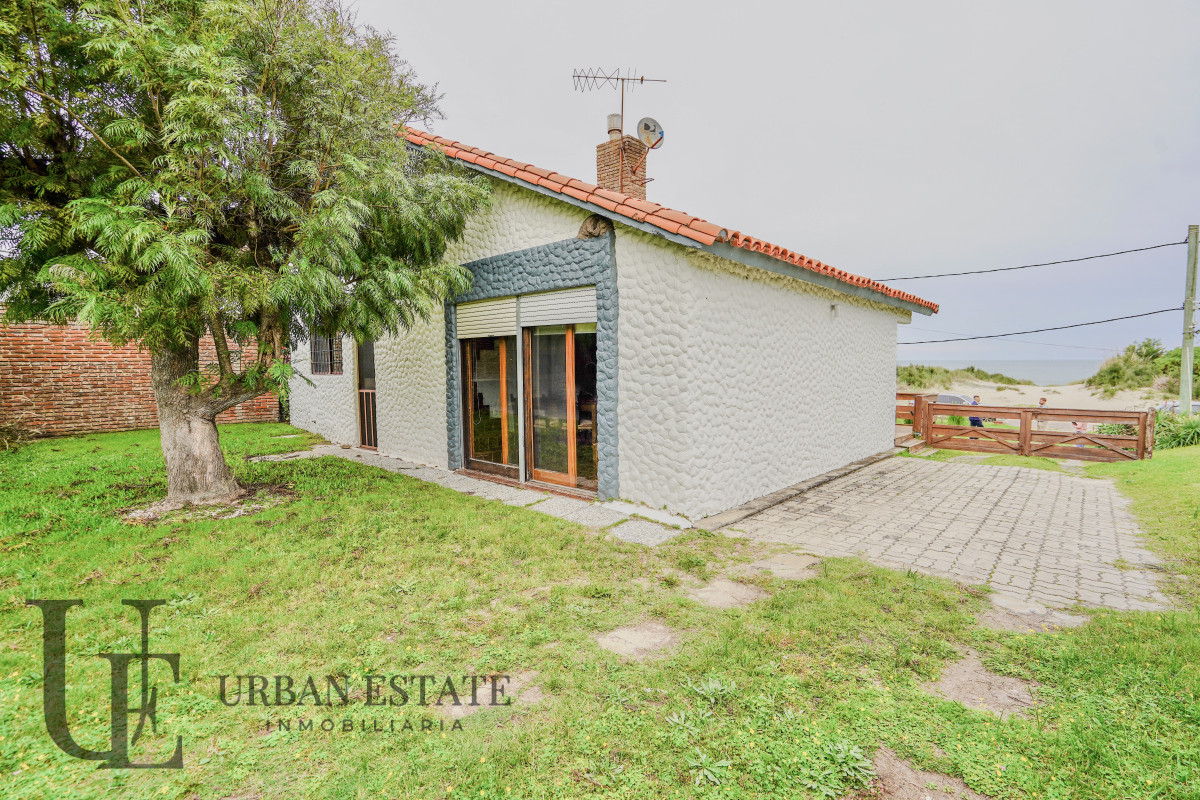 Casa ID.579 - Venta Casa 3 Dormitorios Frente Al Mar, En Playa Hermosa 
