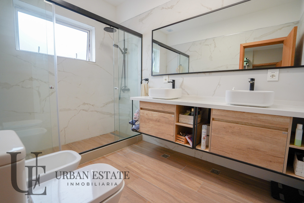 Casa ID.570 - Venta Casa 3 Dormitorios Cumbres de Carrasco Barrio Privado  