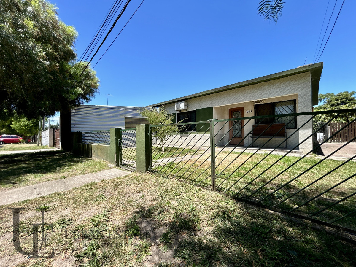 Casa ID.540 - Venta Casa 3 Dormitorios Con Terreno Amplio, En Pando