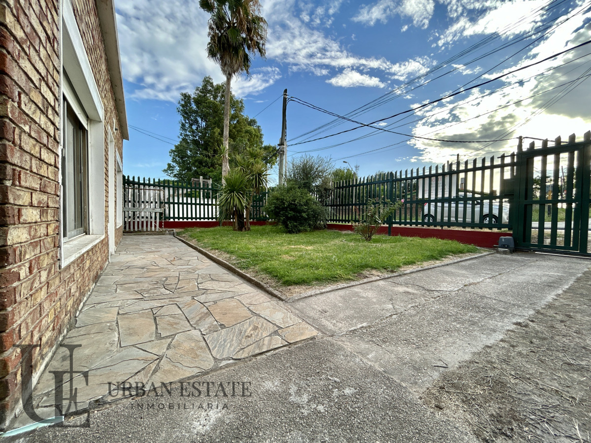 Casa ID.547 - VENDIDA Venta Casa 2 Dormitorios Con Garage, En Pando, Canelones