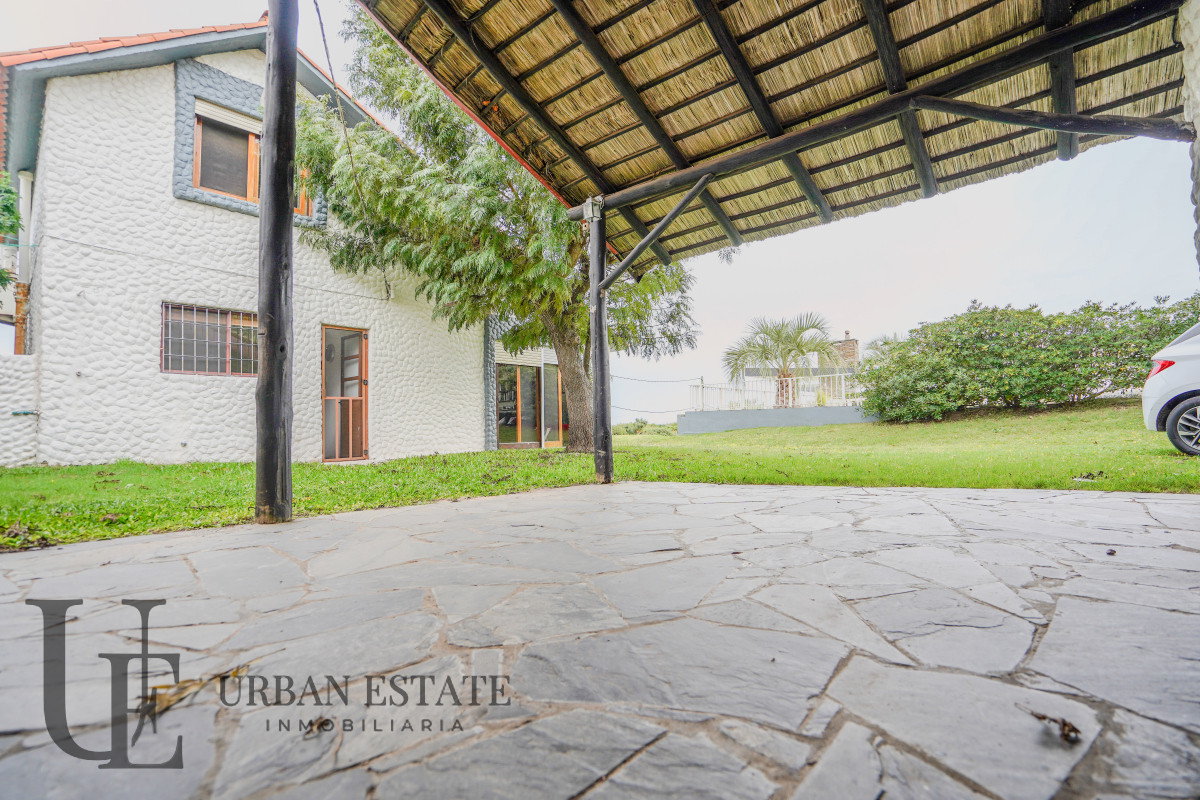 Casa ID.579 - Venta Casa 3 Dormitorios Frente Al Mar, En Playa Hermosa 