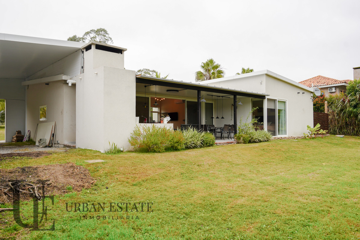 Casa ID.570 - Venta Casa 3 Dormitorios Cumbres de Carrasco Barrio Privado  