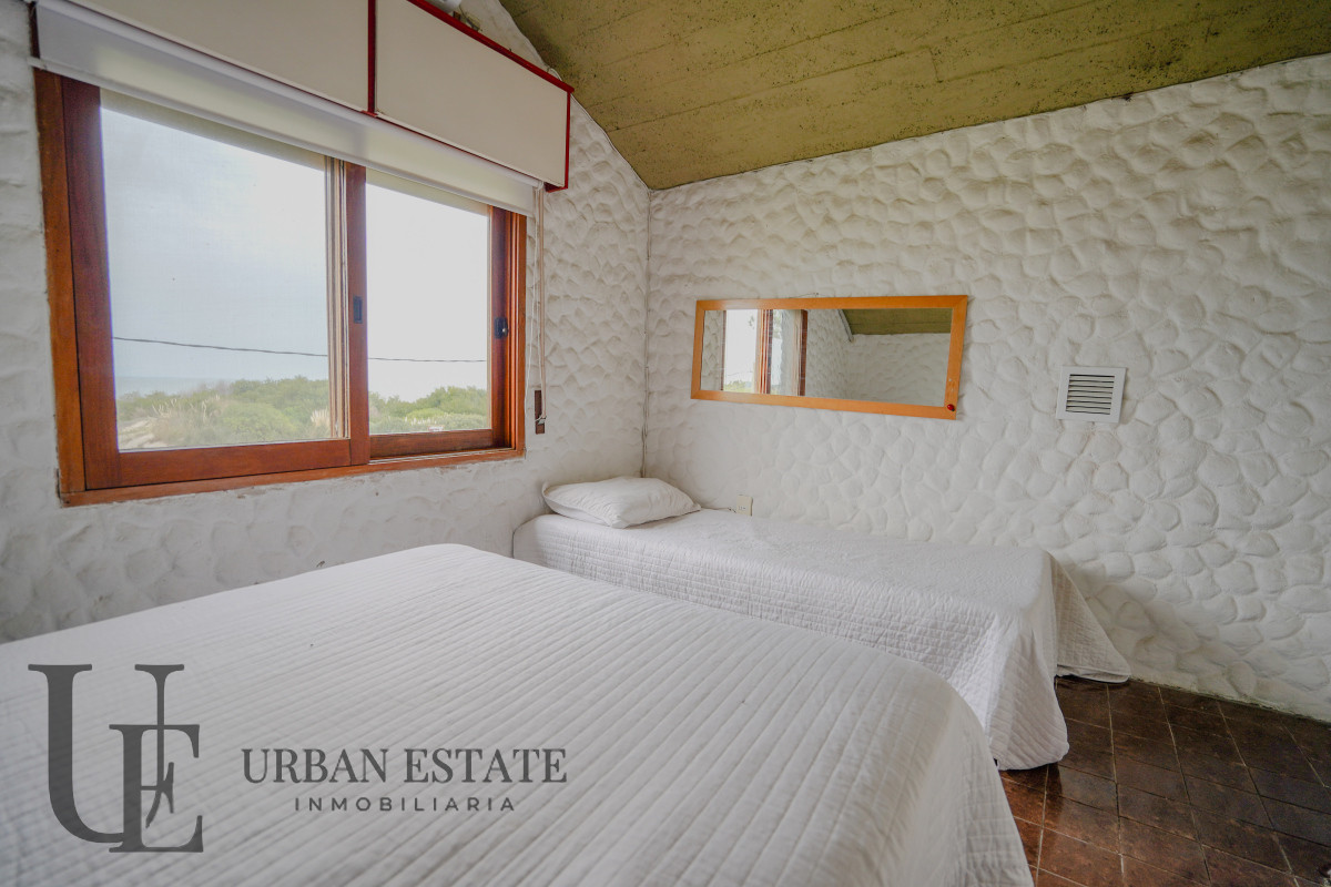 Casa ID.579 - Venta Casa 3 Dormitorios Frente Al Mar, En Playa Hermosa 