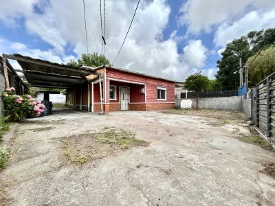 Venta Casa 2 Dormitorios  + Apartamento De Servicio, En Pando, Canelones