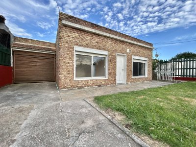 Venta Casa 2 Dormitorios Con Garage, En Pando, Canelones