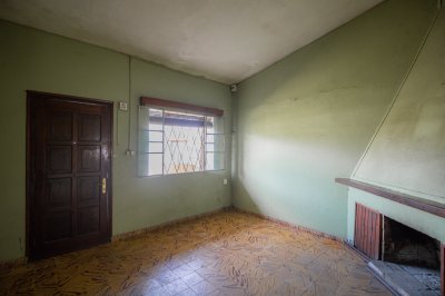 Venta Casa 2 Dormitorios + Apartamento De Servicio, En Pando