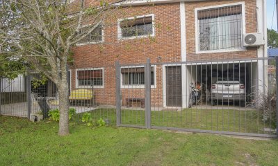 Venta Casa 9 Dormitorios 4 Baños, En La Floresta