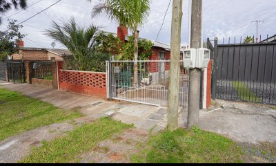 Venta Casa 2 Dormitorios + Apartamento Al Fondo En A45, Pando Canelones