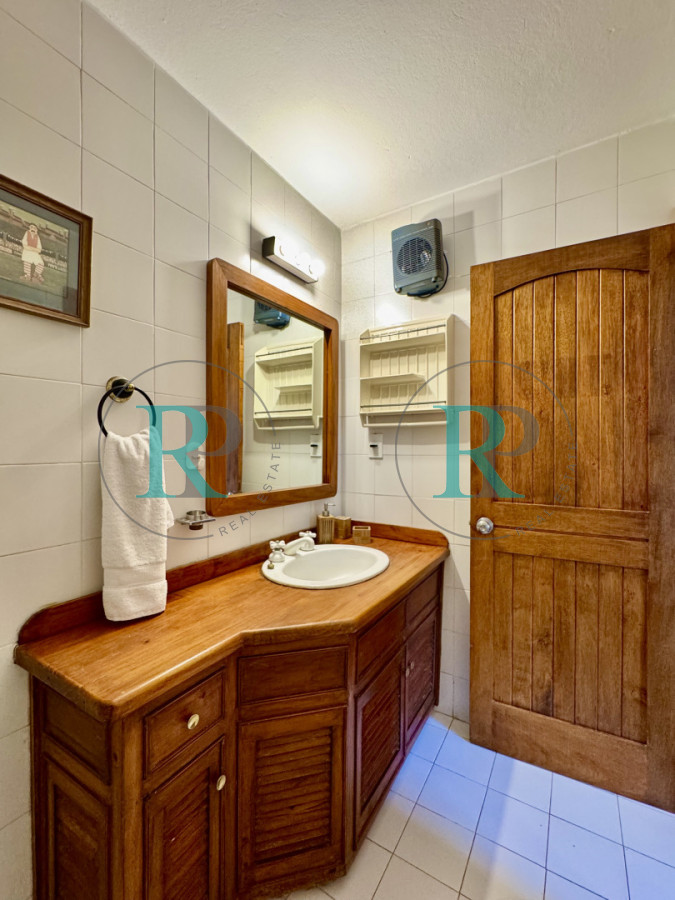Casa ID.2926 - VENTA casa en solanas, 5 dormitorios, piscina, gran parque arbolado